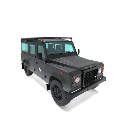 Position / Perspektive: Dreiviertelansicht von vorne links, leicht von oben (Front links oben).

Das Bild zeigt einen Land Rover Defender 110 in Studioansicht aus einer erhöhten Front-Links-Perspektive. Auf dem Dach sitzt eine Airholder Dachträger-Plattform mit umlaufendem Rahmen und seitlichen Aufnahmen, die die Plattform sauber über der Dachlinie führt. Die offene Plattform-Bauweise schafft eine große, nutzbare Fläche und eignet sich als stabile Basis für Overlanding-Zubehör 
