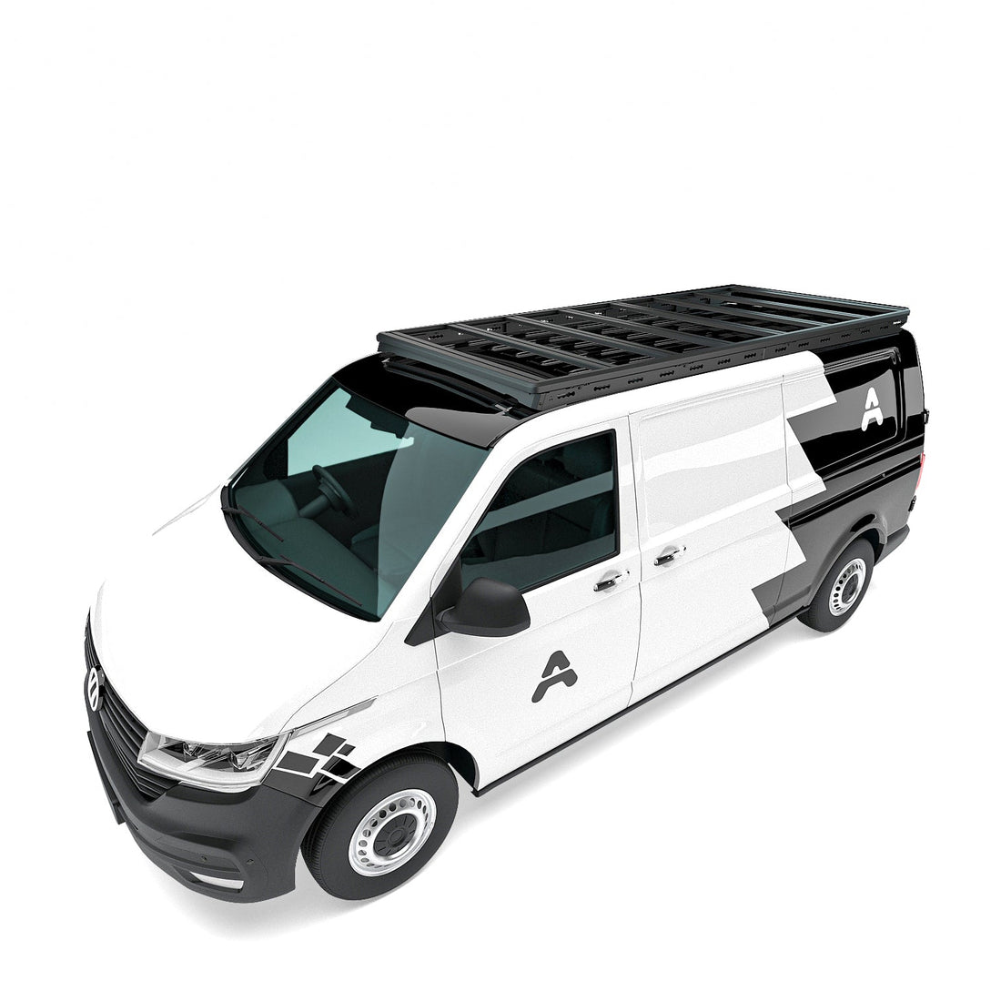 Auf dem Bild ist ein weißer VW Transporter (Kastenwagen) in einer Studioansicht zu sehen, ausgestattet mit einer Airholder Dachplattform (Dachträger) in Low-Profile-Bauweise. Die Plattform bedeckt einen großen Teil der Dachfläche und bietet eine stabile Basis für Transportboxen, Solarpanels, Camping- und Arbeitszubehör. Der Blickwinkel ist eine Dreiviertelansicht von vorne links, leicht von oben, wodurch die Größe und die integrierten Querstreben der Dachplattform gut erkennbar sind. Ideal für Vanlife, Hand