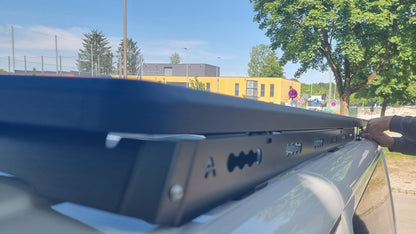 Draufsicht auf den Transporter mit Airholder‑Plattform; Basis und Querträger sichtbar.